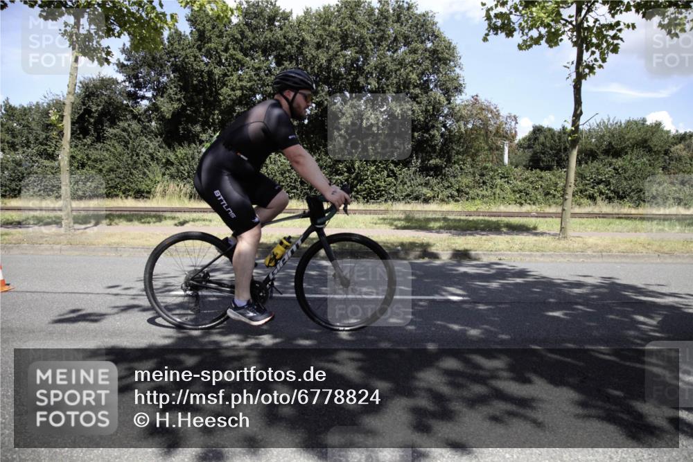 11.08.2024 - GEWOBA Citytriathlon Bremen H.Heesch http://msf.ph/oto/6778824 11.08.2024 13:14:46 Radfahren 289, 292, 345, 400, 410, 436, 470, 516 meine-sportfotos.de