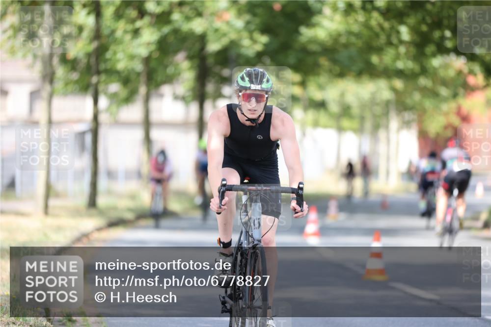 11.08.2024 - GEWOBA Citytriathlon Bremen H.Heesch http://msf.ph/oto/6778827 11.08.2024 11:47:33 Radfahren 752, 800, 860, 864, 865, 899, 911, 933, 944, 958, 997, 1013, 1015, 1019 meine-sportfotos.de
