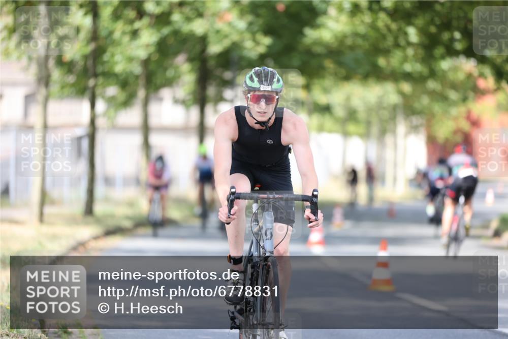 11.08.2024 - GEWOBA Citytriathlon Bremen H.Heesch http://msf.ph/oto/6778831 11.08.2024 11:47:33 Radfahren 752, 800, 860, 864, 865, 899, 911, 933, 944, 958, 997, 1013, 1015, 1019 meine-sportfotos.de