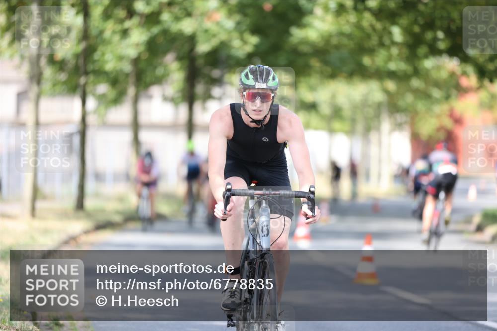 11.08.2024 - GEWOBA Citytriathlon Bremen H.Heesch http://msf.ph/oto/6778835 11.08.2024 11:47:33 Radfahren 752, 800, 860, 864, 865, 899, 911, 933, 944, 958, 997, 1013, 1015, 1019 meine-sportfotos.de