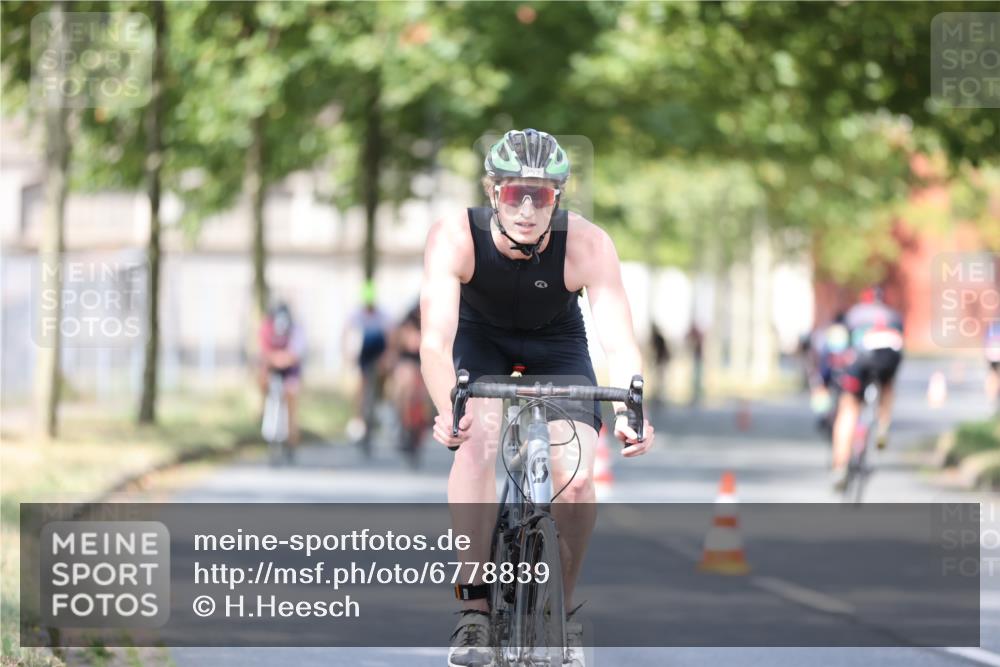 11.08.2024 - GEWOBA Citytriathlon Bremen H.Heesch http://msf.ph/oto/6778839 11.08.2024 11:47:33 Radfahren 752, 800, 860, 864, 865, 899, 911, 933, 944, 958, 997, 1013, 1015, 1019 meine-sportfotos.de