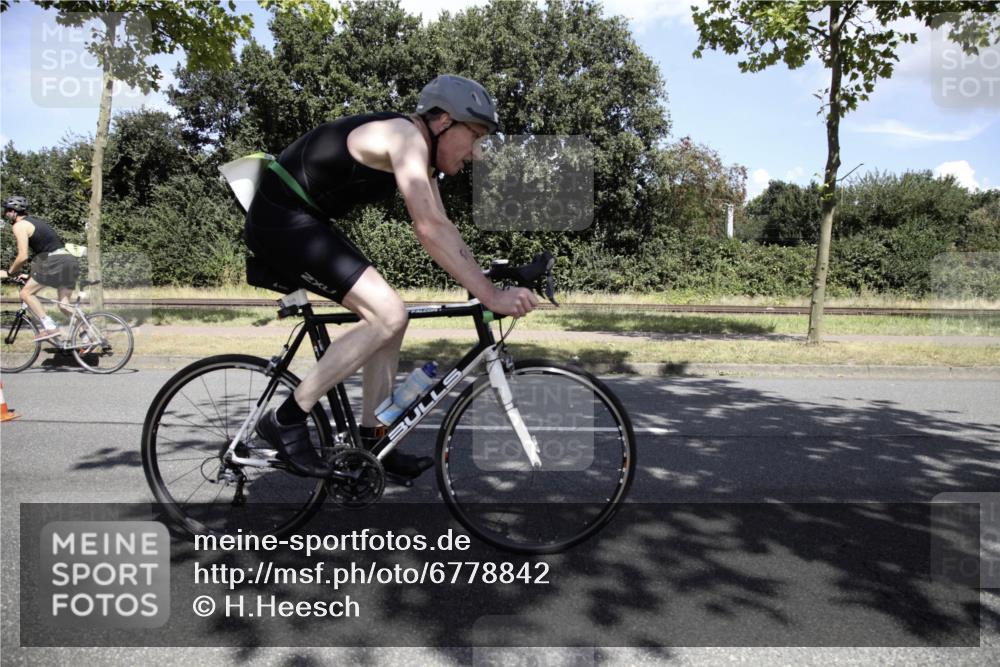 11.08.2024 - GEWOBA Citytriathlon Bremen H.Heesch http://msf.ph/oto/6778842 11.08.2024 13:14:55 Radfahren 400, 401, 436, 470, 516 meine-sportfotos.de