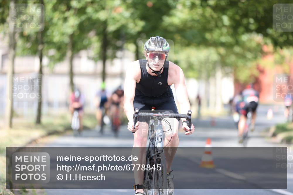 11.08.2024 - GEWOBA Citytriathlon Bremen H.Heesch http://msf.ph/oto/6778845 11.08.2024 11:47:33 Radfahren 752, 800, 860, 864, 865, 899, 911, 933, 944, 958, 997, 1013, 1015, 1019 meine-sportfotos.de