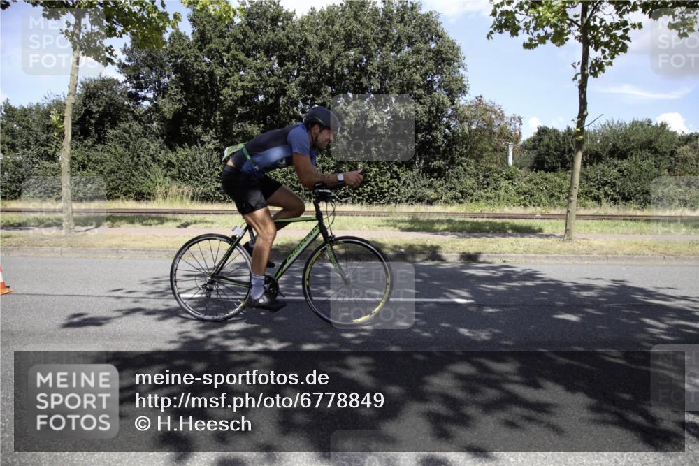 11.08.2024 - GEWOBA Citytriathlon Bremen H.Heesch http://msf.ph/oto/6778849 11.08.2024 13:15:05 Radfahren xxx, 401, 477, 496, 516, 610 meine-sportfotos.de