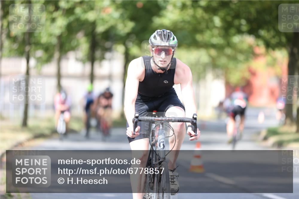 11.08.2024 - GEWOBA Citytriathlon Bremen H.Heesch http://msf.ph/oto/6778857 11.08.2024 11:47:33 Radfahren 752, 800, 860, 864, 865, 899, 911, 933, 944, 958, 997, 1013, 1015, 1019 meine-sportfotos.de