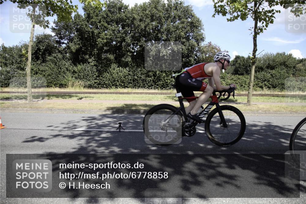 11.08.2024 - GEWOBA Citytriathlon Bremen H.Heesch http://msf.ph/oto/6778858 11.08.2024 13:15:17 Radfahren xxx, 359, 384, 464, 477, 496, 498, 558, 610 meine-sportfotos.de