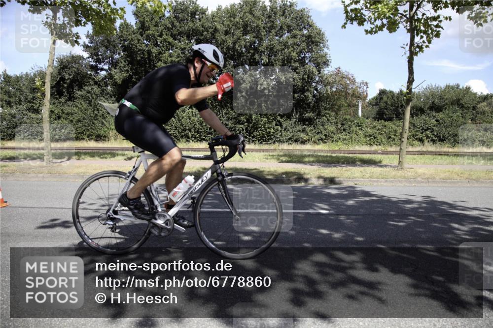 11.08.2024 - GEWOBA Citytriathlon Bremen H.Heesch http://msf.ph/oto/6778860 11.08.2024 13:15:21 Radfahren xxx, 359, 384, 433, 464, 473, 477, 496, 498, 558, 610, 636 meine-sportfotos.de