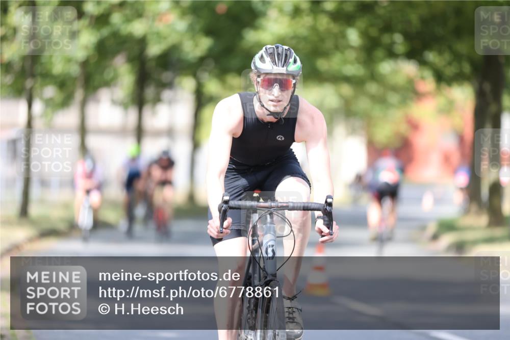 11.08.2024 - GEWOBA Citytriathlon Bremen H.Heesch http://msf.ph/oto/6778861 11.08.2024 11:47:33 Radfahren 752, 800, 860, 864, 865, 899, 911, 933, 944, 958, 997, 1013, 1015, 1019 meine-sportfotos.de