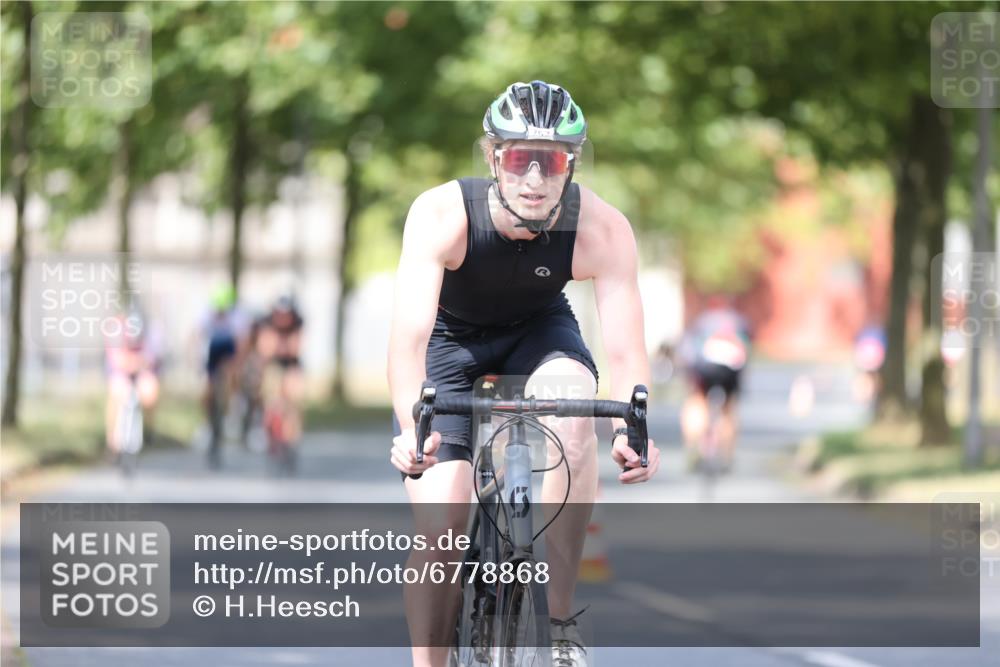 11.08.2024 - GEWOBA Citytriathlon Bremen H.Heesch http://msf.ph/oto/6778868 11.08.2024 11:47:33 Radfahren 752, 800, 860, 864, 865, 899, 911, 933, 944, 958, 997, 1013, 1015, 1019 meine-sportfotos.de