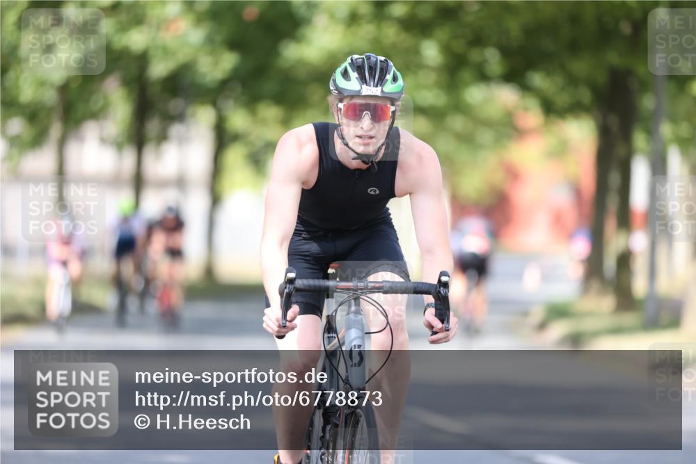 11.08.2024 - GEWOBA Citytriathlon Bremen H.Heesch http://msf.ph/oto/6778873 11.08.2024 11:47:33 Radfahren 752, 800, 860, 864, 865, 899, 911, 933, 944, 958, 997, 1013, 1015, 1019 meine-sportfotos.de
