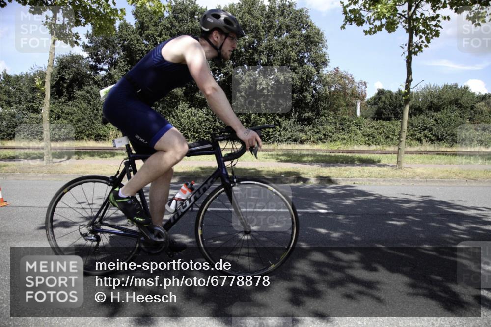 11.08.2024 - GEWOBA Citytriathlon Bremen H.Heesch http://msf.ph/oto/6778878 11.08.2024 13:15:25 Radfahren xxx, 359, 384, 433, 464, 473, 477, 496, 498, 558, 610, 636 meine-sportfotos.de