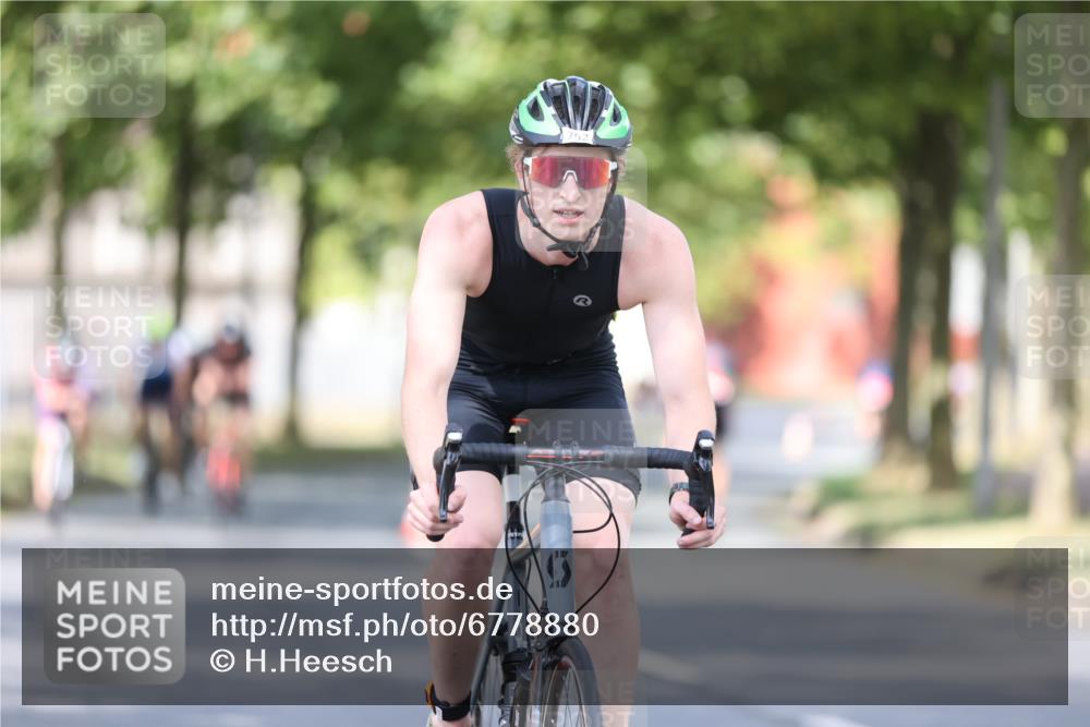 11.08.2024 - GEWOBA Citytriathlon Bremen H.Heesch http://msf.ph/oto/6778880 11.08.2024 11:47:33 Radfahren 752, 800, 860, 864, 865, 899, 911, 933, 944, 958, 997, 1013, 1015, 1019 meine-sportfotos.de