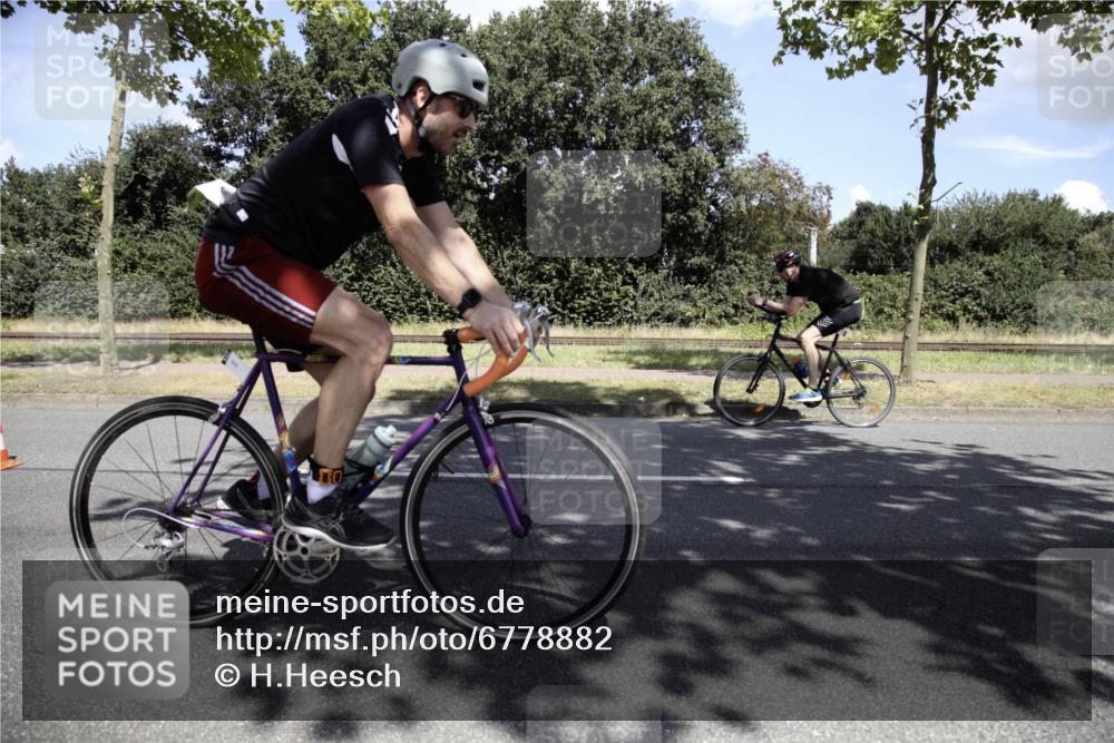 11.08.2024 - GEWOBA Citytriathlon Bremen H.Heesch http://msf.ph/oto/6778882 11.08.2024 13:15:28 Radfahren xxx, 359, 384, 433, 464, 473, 496, 498, 558, 610, xxx, 636, 665 meine-sportfotos.de