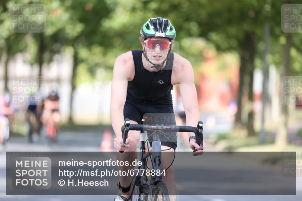 11.08.2024 - GEWOBA Citytriathlon Bremen H.Heesch http://msf.ph/oto/6778884 11.08.2024 11:47:33 Radfahren 752, 800, 860, 864, 865, 899, 911, 933, 944, 958, 997, 1013, 1015, 1019 meine-sportfotos.de
