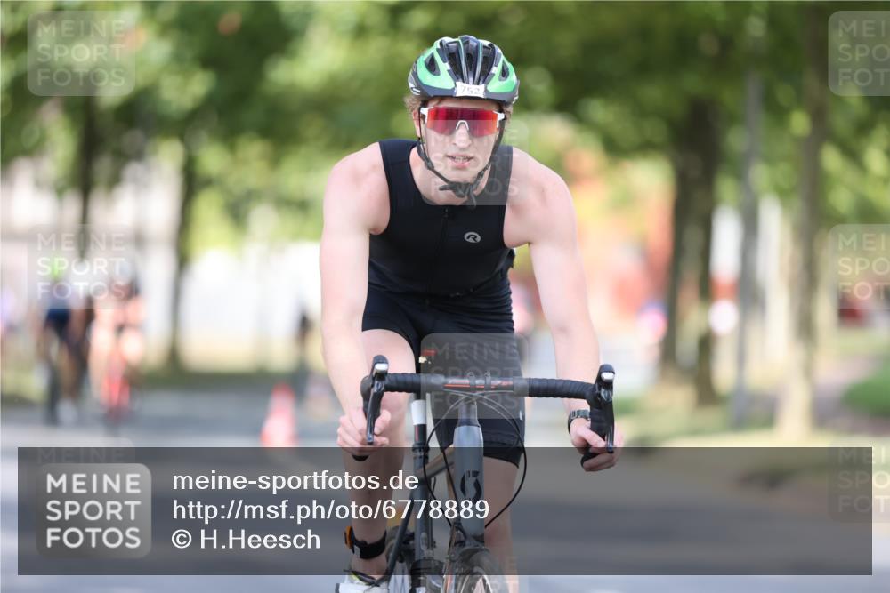 11.08.2024 - GEWOBA Citytriathlon Bremen H.Heesch http://msf.ph/oto/6778889 11.08.2024 11:47:33 Radfahren 752, 800, 860, 864, 865, 899, 911, 933, 944, 958, 997, 1013, 1015, 1019 meine-sportfotos.de
