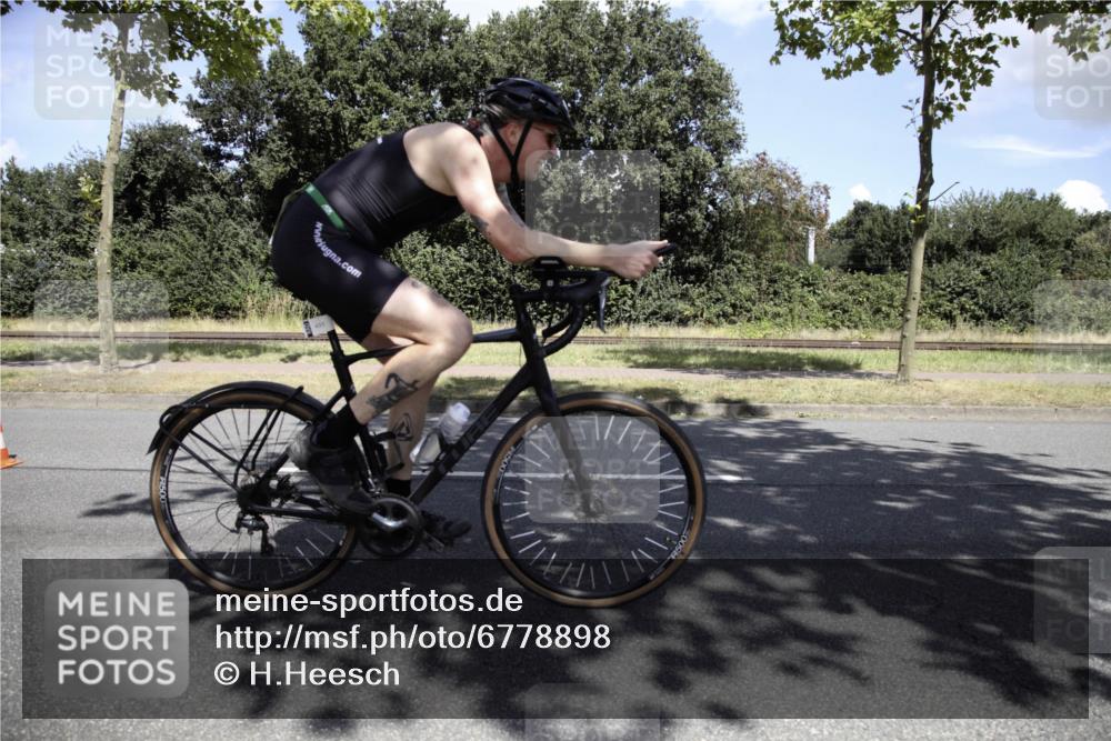 11.08.2024 - GEWOBA Citytriathlon Bremen H.Heesch http://msf.ph/oto/6778898 11.08.2024 13:15:35 Radfahren 358, 361, 433, 445, 473, 485, 498, 512, 558, xxx, 636, 665 meine-sportfotos.de