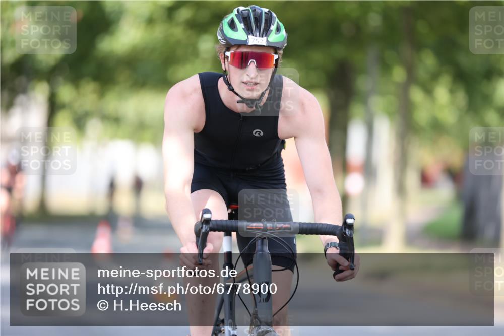 11.08.2024 - GEWOBA Citytriathlon Bremen H.Heesch http://msf.ph/oto/6778900 11.08.2024 11:47:34 Radfahren 752, 800, 860, 864, 899, 907, 911, 933, 944, 958, 997, 1013, 1015, 1019 meine-sportfotos.de