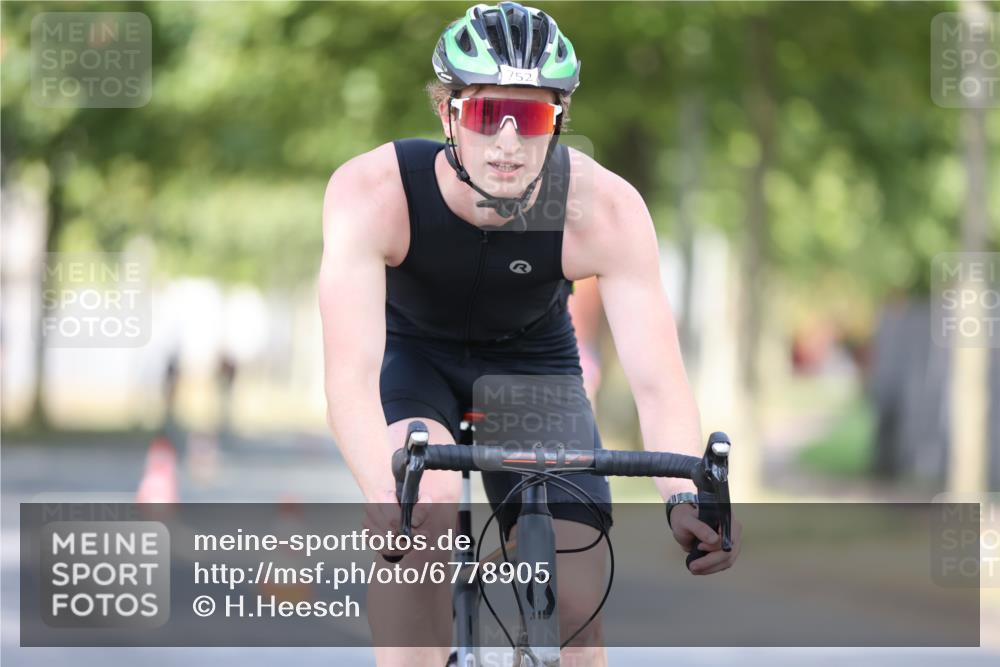 11.08.2024 - GEWOBA Citytriathlon Bremen H.Heesch http://msf.ph/oto/6778905 11.08.2024 11:47:34 Radfahren 752, 800, 860, 864, 899, 907, 911, 933, 944, 958, 997, 1013, 1015, 1019 meine-sportfotos.de