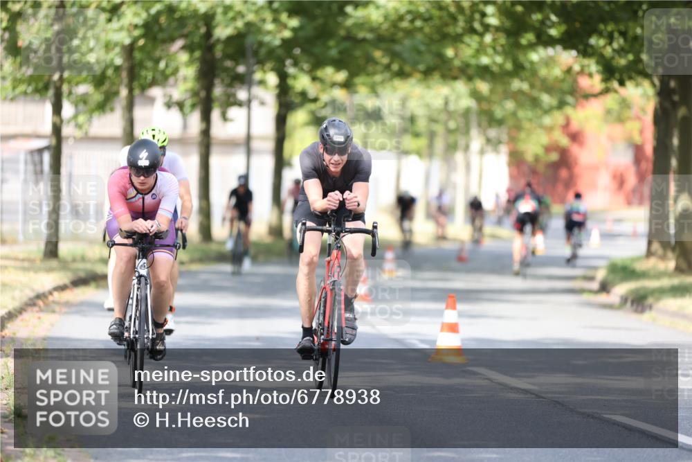 11.08.2024 - GEWOBA Citytriathlon Bremen H.Heesch http://msf.ph/oto/6778938 11.08.2024 11:47:35 Radfahren 752, 800, 860, 899, 907, 911, 933, 944, 958, 997, 1013, 1015, 1019 meine-sportfotos.de