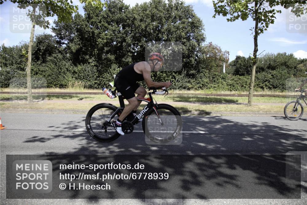 11.08.2024 - GEWOBA Citytriathlon Bremen H.Heesch http://msf.ph/oto/6778939 11.08.2024 13:16:00 Radfahren 276, 362, 421, 503, 515, 524, 536 meine-sportfotos.de