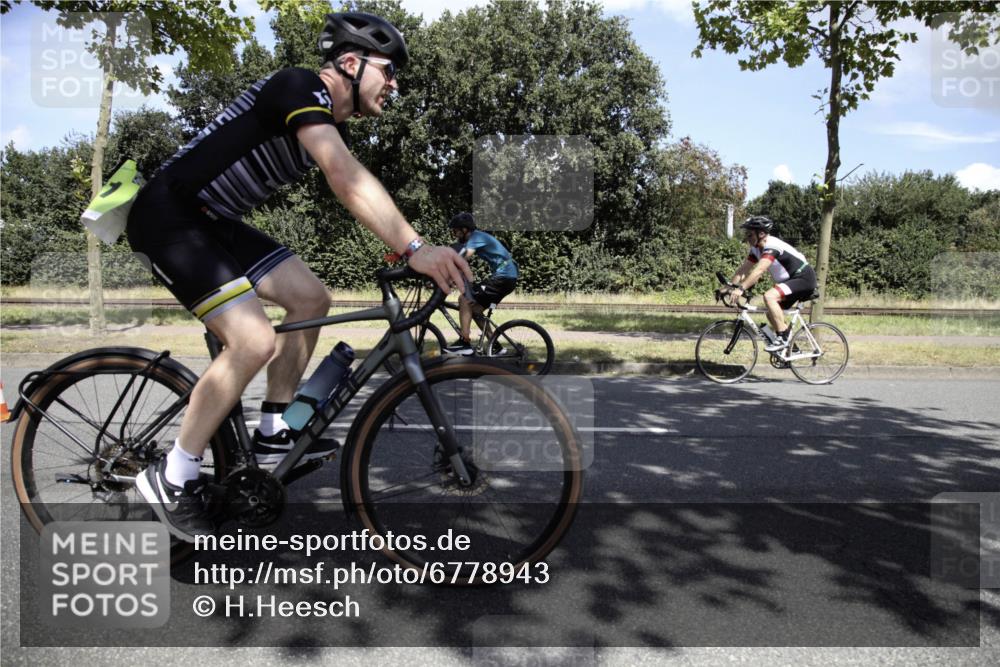 11.08.2024 - GEWOBA Citytriathlon Bremen H.Heesch http://msf.ph/oto/6778943 11.08.2024 13:16:01 Radfahren 276, 362, 421, 503, 515, 524, 536 meine-sportfotos.de