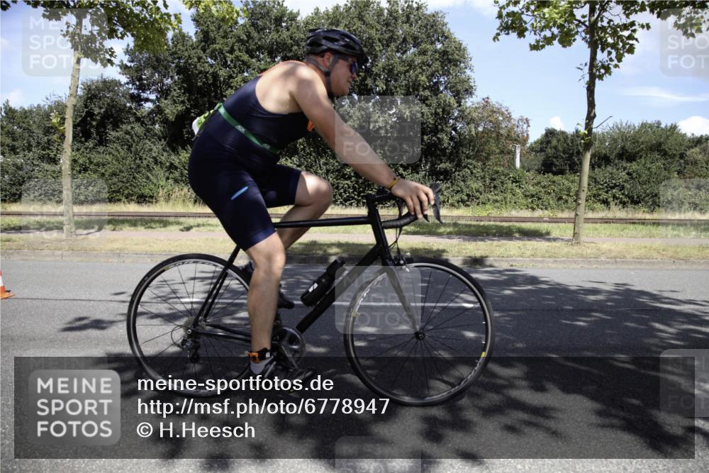 11.08.2024 - GEWOBA Citytriathlon Bremen H.Heesch http://msf.ph/oto/6778947 11.08.2024 13:16:08 Radfahren 276, 362, 421, 515, 536 meine-sportfotos.de