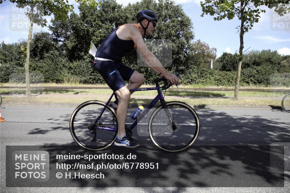 11.08.2024 - GEWOBA Citytriathlon Bremen H.Heesch http://msf.ph/oto/6778951 11.08.2024 13:16:14 Radfahren 276, 362, 409, 515, 564 meine-sportfotos.de