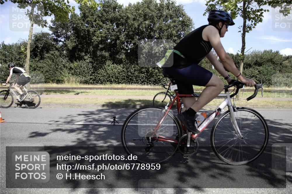 11.08.2024 - GEWOBA Citytriathlon Bremen H.Heesch http://msf.ph/oto/6778959 11.08.2024 13:16:26 Radfahren 409, 420, 444, 564 meine-sportfotos.de