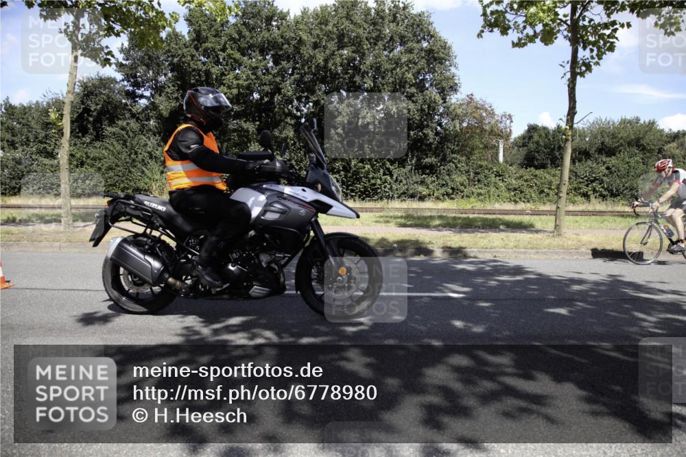 11.08.2024 - GEWOBA Citytriathlon Bremen H.Heesch http://msf.ph/oto/6778980 11.08.2024 13:16:38 Radfahren 365, 397, 420, 431, 444, 466, 544, 547, 564, 618 meine-sportfotos.de