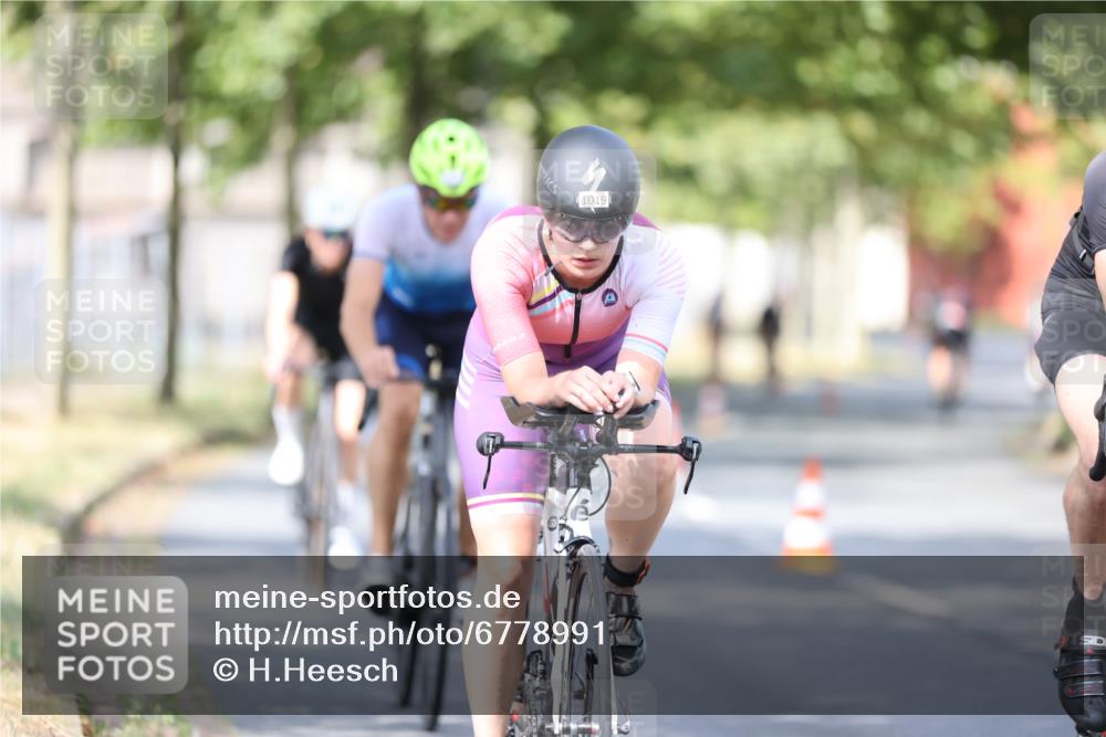 11.08.2024 - GEWOBA Citytriathlon Bremen H.Heesch http://msf.ph/oto/6778991 11.08.2024 11:47:37 Radfahren 752, 832, 860, 899, 907, 911, 933, 944, 958, 997, 1013, 1015, 1019 meine-sportfotos.de