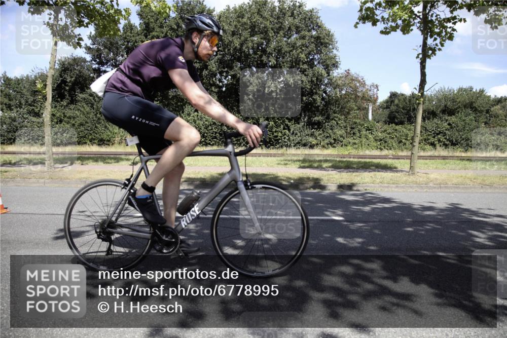 11.08.2024 - GEWOBA Citytriathlon Bremen H.Heesch http://msf.ph/oto/6778995 11.08.2024 13:16:50 Radfahren 365, 366, 397, 431, 466, 486, 521, 544, 547, 618, 693 meine-sportfotos.de