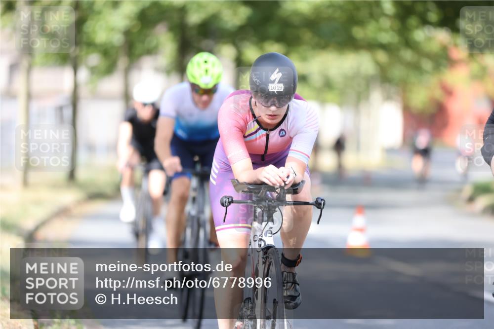 11.08.2024 - GEWOBA Citytriathlon Bremen H.Heesch http://msf.ph/oto/6778996 11.08.2024 11:47:37 Radfahren 752, 832, 860, 899, 907, 911, 933, 944, 958, 997, 1013, 1015, 1019 meine-sportfotos.de