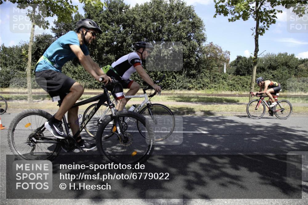 11.08.2024 - GEWOBA Citytriathlon Bremen H.Heesch http://msf.ph/oto/6779022 11.08.2024 13:16:56 Radfahren 365, 366, 397, 431, 440, 466, 486, 521, 544, 547, 618, 677, 693, 724 meine-sportfotos.de