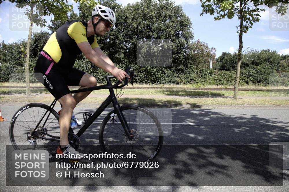 11.08.2024 - GEWOBA Citytriathlon Bremen H.Heesch http://msf.ph/oto/6779026 11.08.2024 13:16:59 Radfahren 365, 366, 397, 431, 440, 486, 521, 544, 547, 598, 677, 693, 710, 724 meine-sportfotos.de