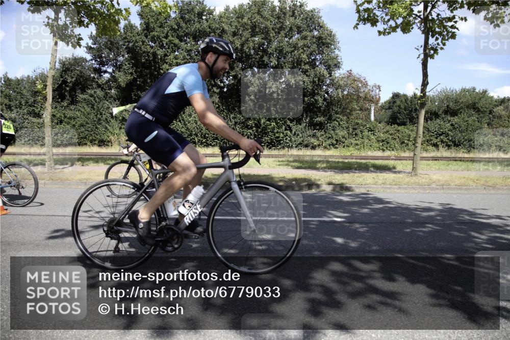 11.08.2024 - GEWOBA Citytriathlon Bremen H.Heesch http://msf.ph/oto/6779033 11.08.2024 13:17:06 Radfahren 440, 450, 463, 486, 521, 594, 598, 630, 677, 693, 710, 724 meine-sportfotos.de