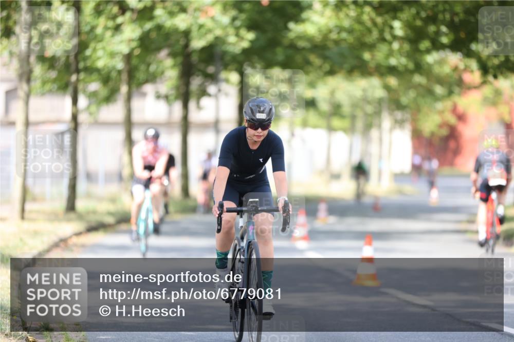 11.08.2024 - GEWOBA Citytriathlon Bremen H.Heesch http://msf.ph/oto/6779081 11.08.2024 11:47:39 Radfahren 752, 832, 860, 899, 907, 911, 933, 944, 958, 997, 1013, 1015, 1019 meine-sportfotos.de