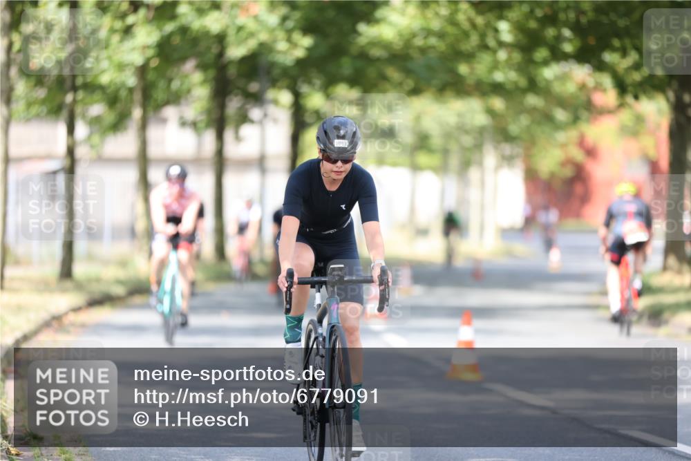 11.08.2024 - GEWOBA Citytriathlon Bremen H.Heesch http://msf.ph/oto/6779091 11.08.2024 11:47:39 Radfahren 752, 832, 860, 899, 907, 911, 933, 944, 958, 997, 1013, 1015, 1019 meine-sportfotos.de