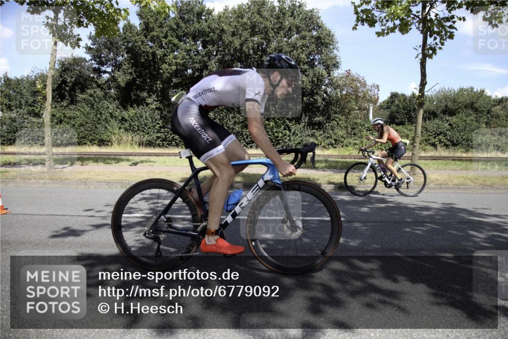 11.08.2024 - GEWOBA Citytriathlon Bremen H.Heesch http://msf.ph/oto/6779092 11.08.2024 13:17:32 Radfahren 243, 412, 424, 429, 483, 488, 548, 553, 611, 699 meine-sportfotos.de