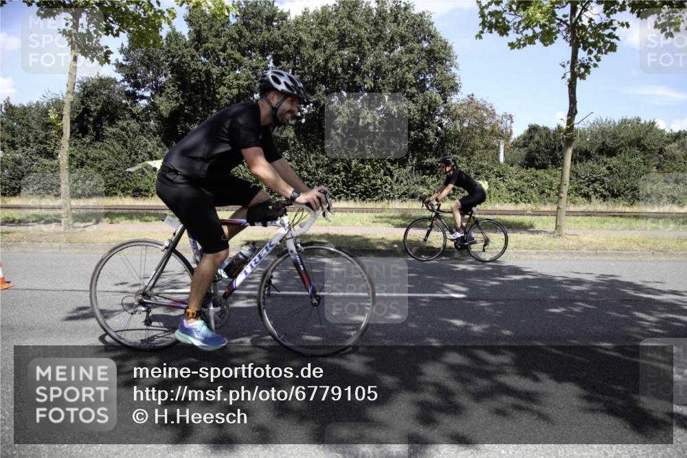 11.08.2024 - GEWOBA Citytriathlon Bremen H.Heesch http://msf.ph/oto/6779105 11.08.2024 13:17:40 Radfahren 243, 403, 429, 548, 553, 559, 580, 699, 725 meine-sportfotos.de