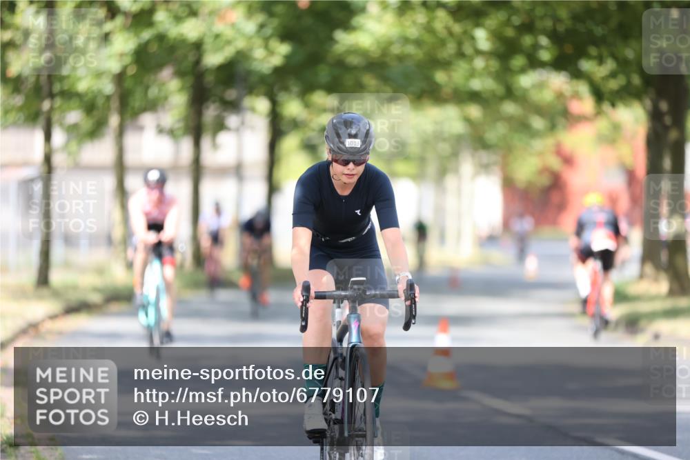 11.08.2024 - GEWOBA Citytriathlon Bremen H.Heesch http://msf.ph/oto/6779107 11.08.2024 11:47:40 Radfahren 752, 832, 860, 899, 907, 911, 933, 944, 958, 997, 1013, 1015, 1019 meine-sportfotos.de