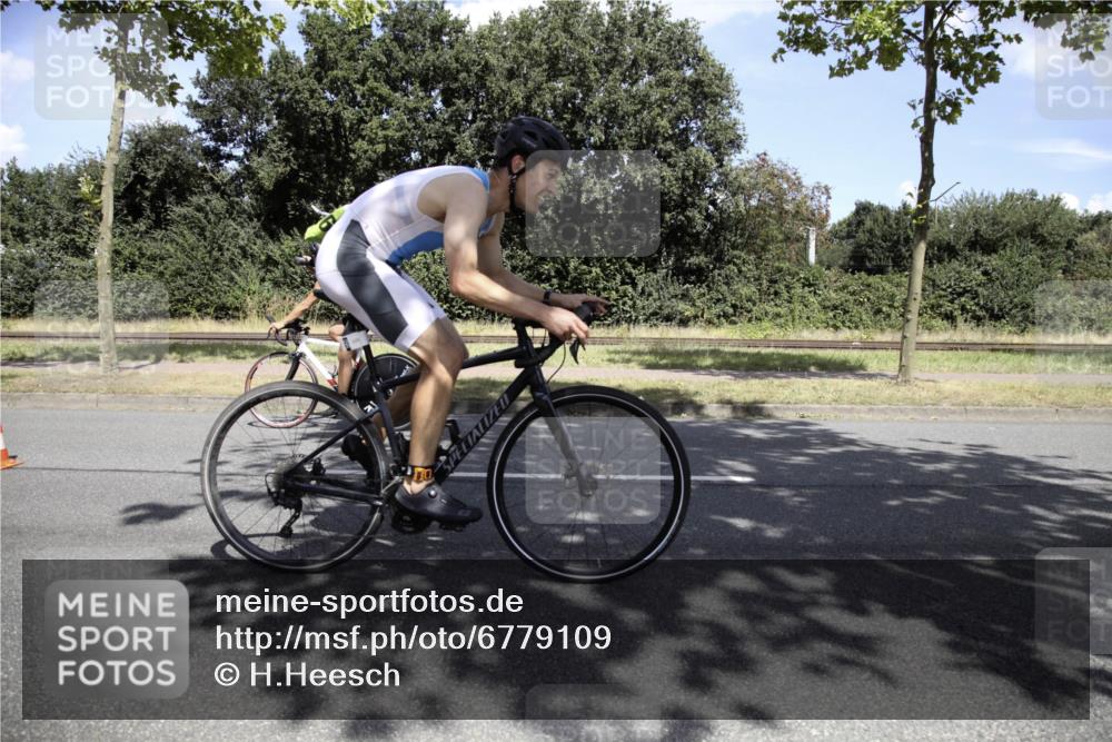 11.08.2024 - GEWOBA Citytriathlon Bremen H.Heesch http://msf.ph/oto/6779109 11.08.2024 13:17:43 Radfahren 243, 320, 369, 403, 429, 548, 553, 559, 580, 699, 725 meine-sportfotos.de
