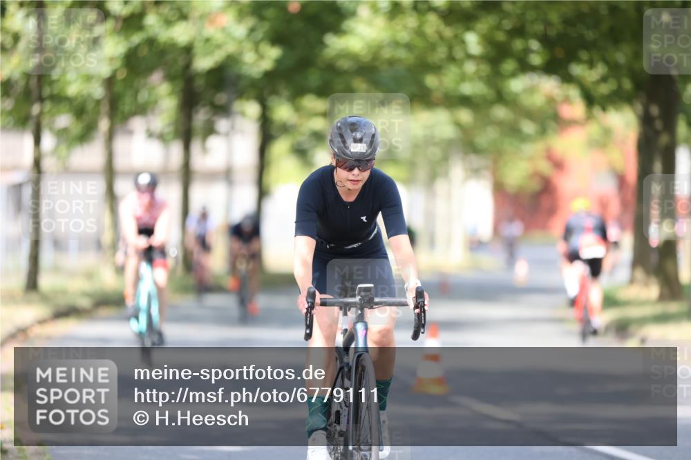 11.08.2024 - GEWOBA Citytriathlon Bremen H.Heesch http://msf.ph/oto/6779111 11.08.2024 11:47:40 Radfahren 752, 832, 860, 899, 907, 911, 933, 944, 958, 997, 1013, 1015, 1019 meine-sportfotos.de