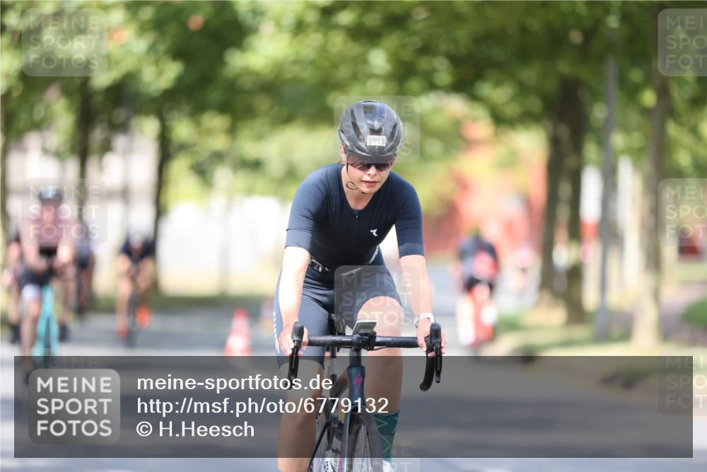 11.08.2024 - GEWOBA Citytriathlon Bremen H.Heesch http://msf.ph/oto/6779132 11.08.2024 11:47:40 Radfahren 752, 832, 860, 899, 907, 911, 933, 944, 958, 997, 1013, 1015, 1019 meine-sportfotos.de
