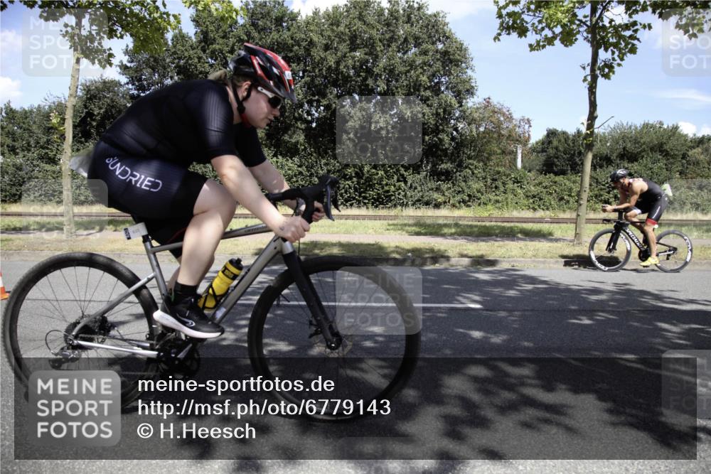11.08.2024 - GEWOBA Citytriathlon Bremen H.Heesch http://msf.ph/oto/6779143 11.08.2024 13:18:01 Radfahren 213, 320, 367, 369, 451, 522, 526, 535, 541, 559, 580, 615 meine-sportfotos.de