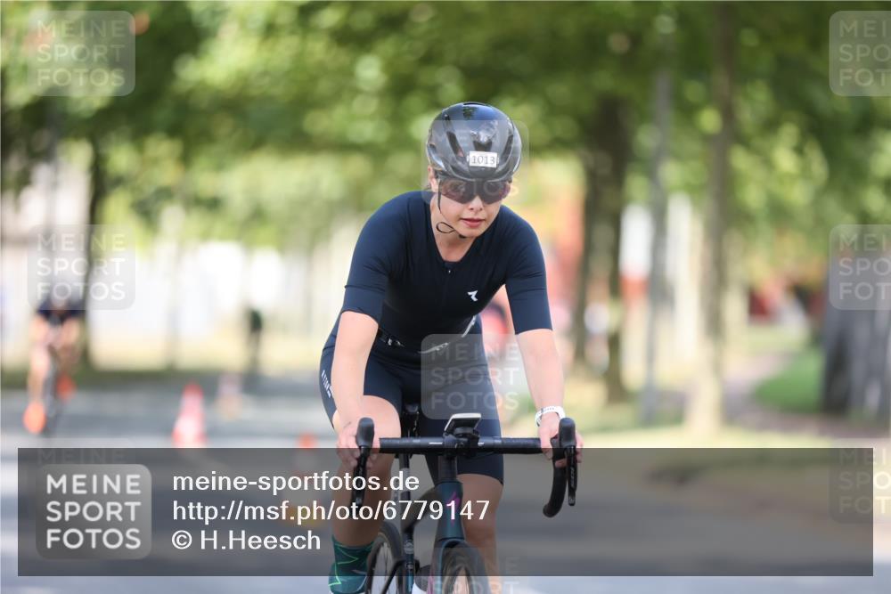 11.08.2024 - GEWOBA Citytriathlon Bremen H.Heesch http://msf.ph/oto/6779147 11.08.2024 11:47:40 Radfahren 752, 832, 860, 899, 907, 911, 933, 944, 958, 997, 1013, 1015, 1019 meine-sportfotos.de