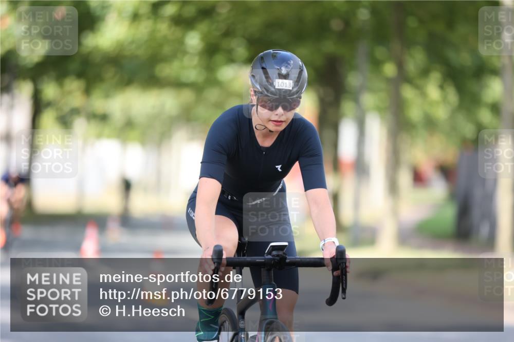 11.08.2024 - GEWOBA Citytriathlon Bremen H.Heesch http://msf.ph/oto/6779153 11.08.2024 11:47:40 Radfahren 752, 832, 860, 899, 907, 911, 933, 944, 958, 997, 1013, 1015, 1019 meine-sportfotos.de