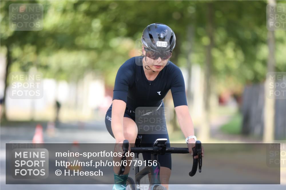 11.08.2024 - GEWOBA Citytriathlon Bremen H.Heesch http://msf.ph/oto/6779156 11.08.2024 11:47:40 Radfahren 752, 832, 860, 899, 907, 911, 933, 944, 958, 997, 1013, 1015, 1019 meine-sportfotos.de