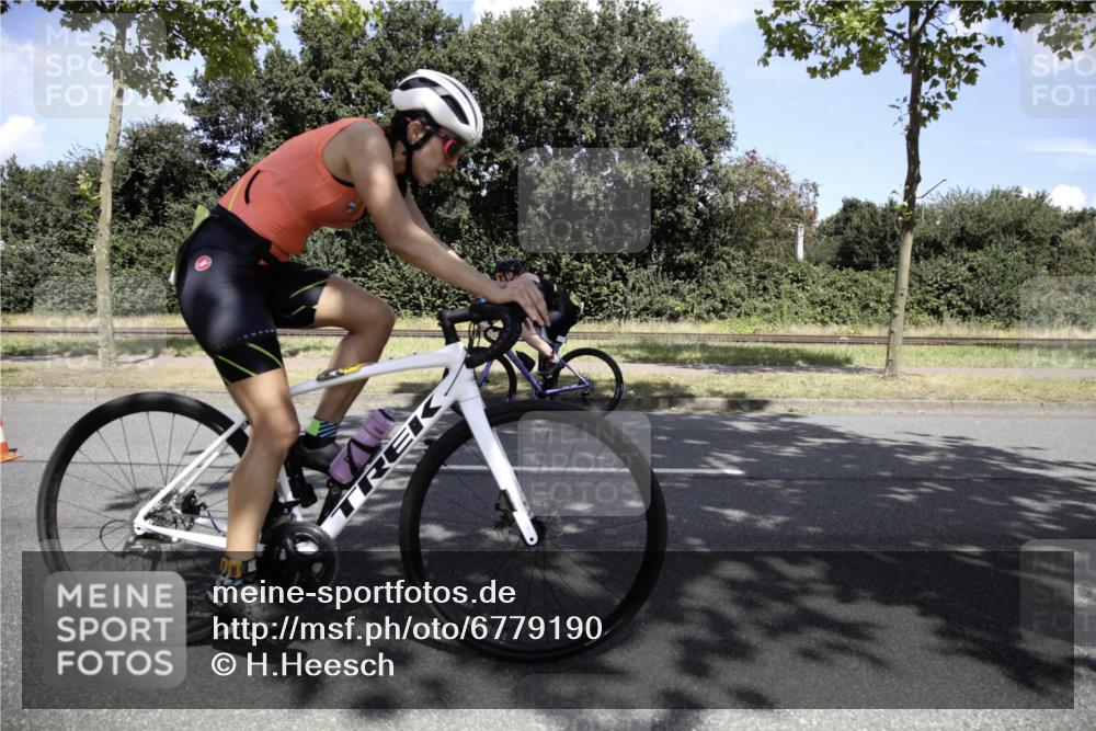 11.08.2024 - GEWOBA Citytriathlon Bremen H.Heesch http://msf.ph/oto/6779190 11.08.2024 13:18:28 Radfahren 407, 507, 533, 540, 629, 646, xxx, 695, 702 meine-sportfotos.de