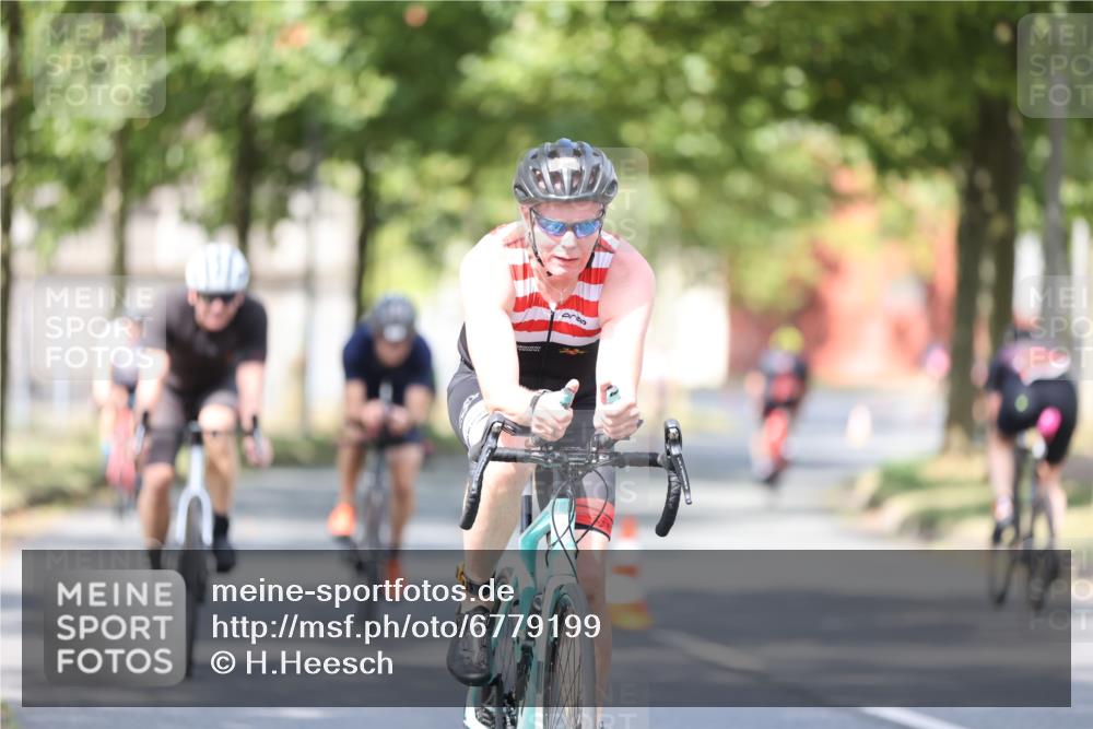 11.08.2024 - GEWOBA Citytriathlon Bremen H.Heesch http://msf.ph/oto/6779199 11.08.2024 11:47:42 Radfahren 752, 832, 860, 899, 907, 911, 924, 933, 944, 958, 997, 1013, 1015, 1019 meine-sportfotos.de