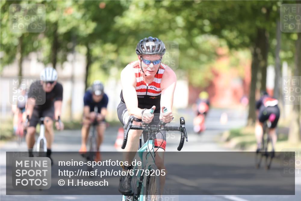 11.08.2024 - GEWOBA Citytriathlon Bremen H.Heesch http://msf.ph/oto/6779205 11.08.2024 11:47:42 Radfahren 752, 832, 860, 899, 907, 911, 924, 933, 944, 958, 997, 1013, 1015, 1019 meine-sportfotos.de
